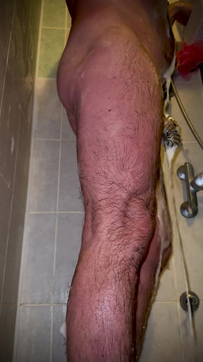 Saya mencuci di kamar mandi dengan sabuk kesetiaan di saya!