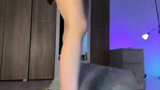 Jucielussie ngentot anal dan memek dengan dildo besar