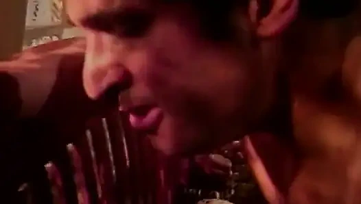 Klassische blonde MILf isst sperma nach heißer schwanzreit-action