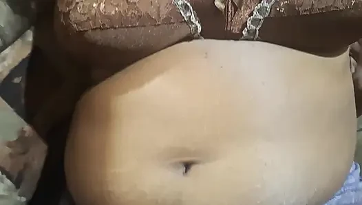 WTF индийская милфа ласкает свое тело