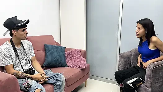 Bilinmeyen latin kızla ilk fotoğraf çekimim sert bir sikişle bitiyor, sonunda amını sütle doldurıyorum.