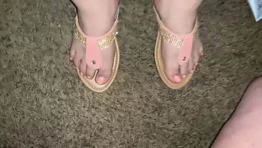 Cumshot on sexy pink toes (Feet Cumshot)