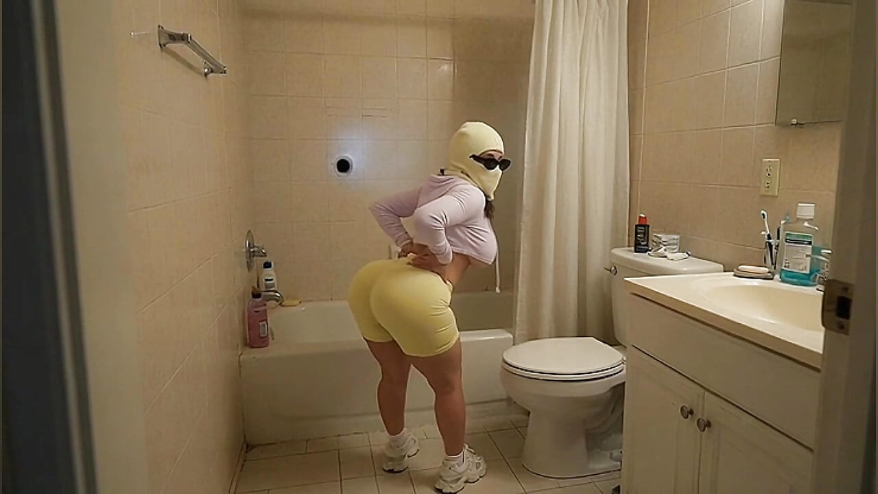 Petite Big Ass Girl Spied on in the Bathroom