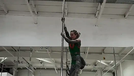 Kamu suka sama tarianku nggak?