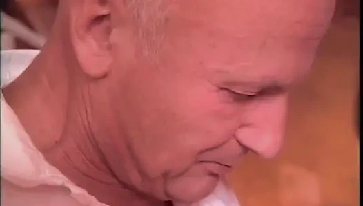 Она Звонит В Колокол, И Жрец Звонит Ей