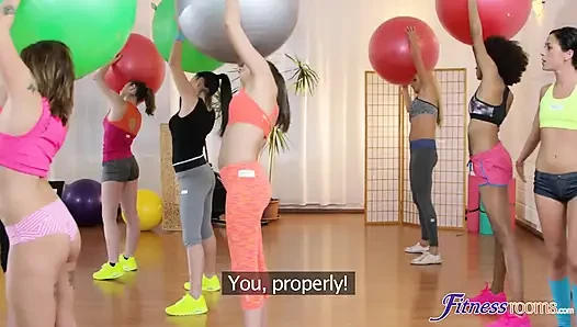 Ruang Kebugaran - Seks threesome bareksome sama tante dan murid gym lesbian yang penuh gairah