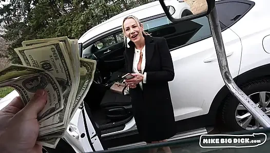 Французская милфа обожает хуище, который растягивает ее дырки!