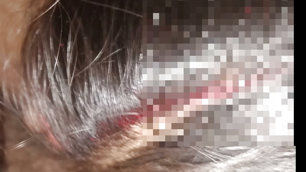 Mene meri soteli bahan ko pel diya