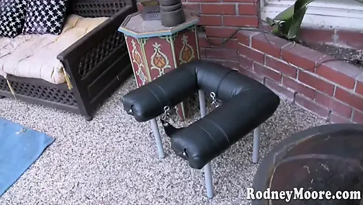 Blondes küken mit dicken titten liebt es, im freien zu ficken und zu kommen