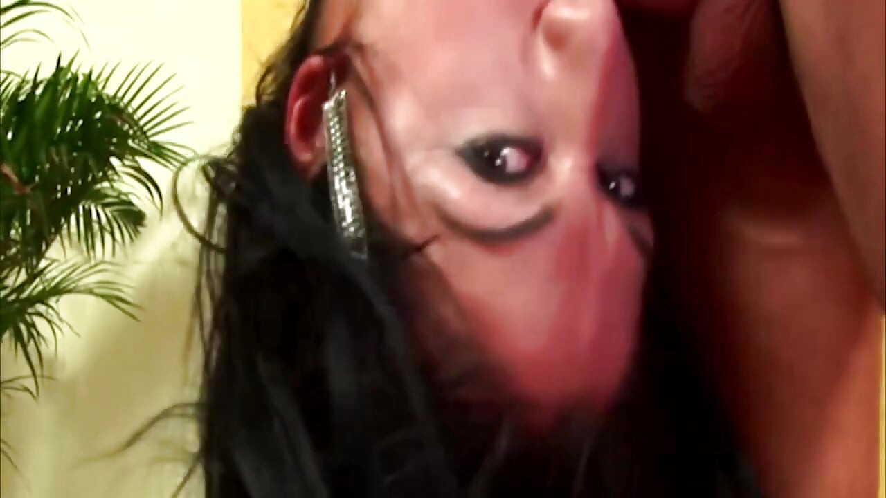 Morena nena tocada duro para gritando orgasmo en sofá
