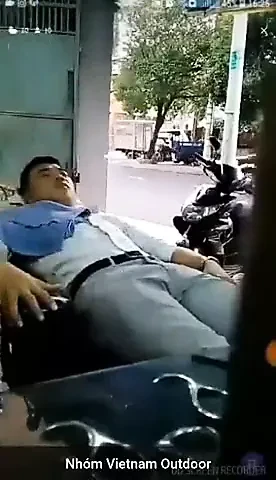 Mengisap tukang cukur.