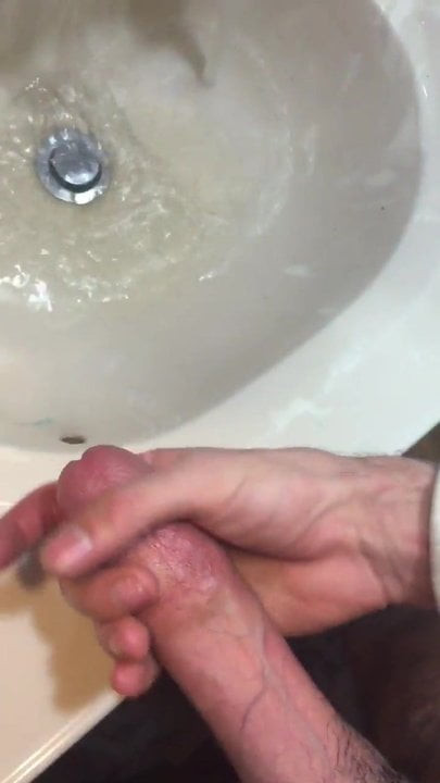 Quick cum in the bathroom