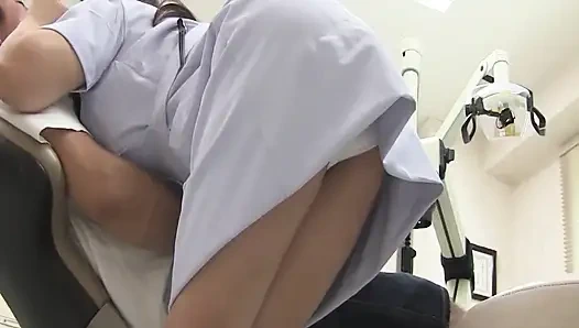 Adegan seks suster nakal asia - dokter gigi semok jepang lagi asik ngentot di kantor sama pasien dan dokter