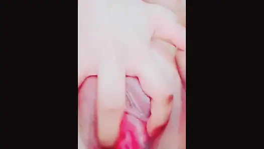 Yalnız kız parmaklamanın tadını çıkarmak için dört ayak üstüne çıkıyor