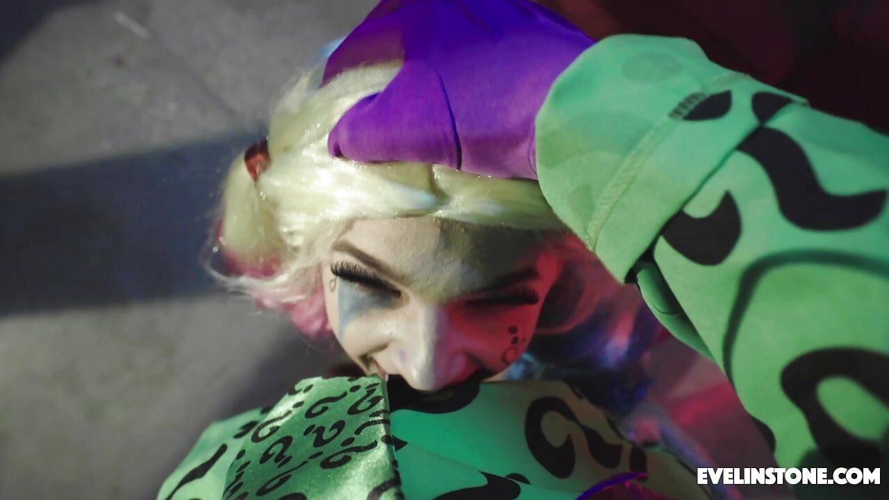 Harley Quinn Cosplay Facial Fuck Defeat