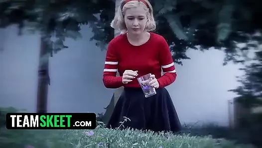 Cadı Minxx Marley Nicky Asi'ye aşk büyüsü yapıyor ve onu kurutuyor