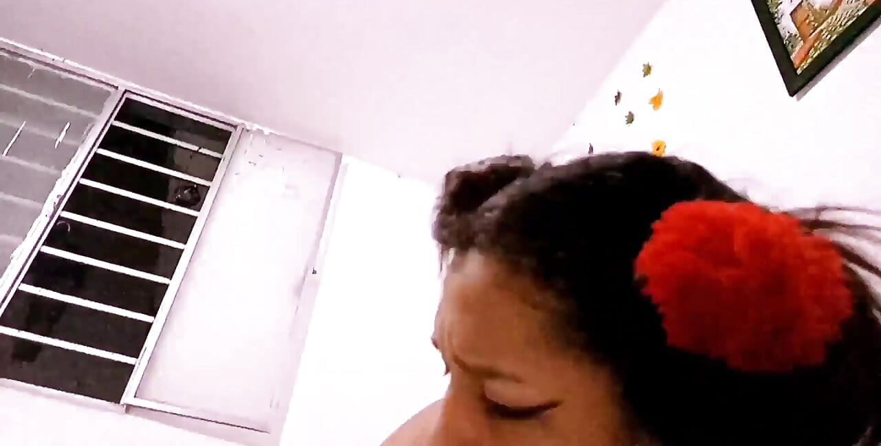Empregada me dá sua bunda!!