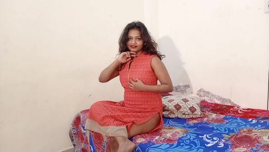 18 岁的大胸部印度大学宝贝享受热辣的性爱
