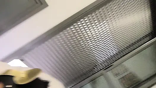 Ngusap pantat bahenolnya sebelum dientot habis-habisan sama besar pria kulit hitam