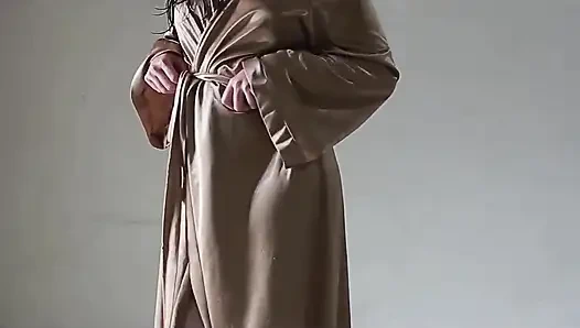 Gadis hiper indo baru siap mandi dan colmek