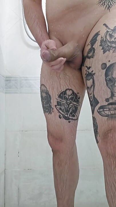 Chubby a Été Surpris En Train De Sous La Douche