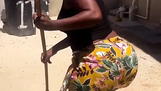 Наблюдаю, как моя мачеха подчищает