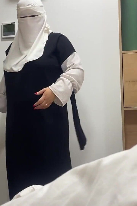 An Arab Maid Seduced a Client in a Hotel Room