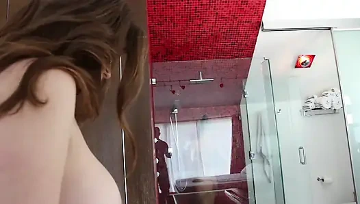 Üvey annem duşta amımı yıkıyor