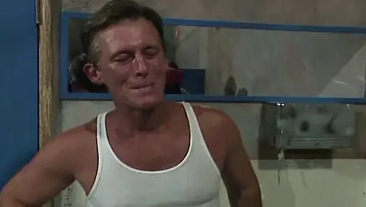 Analer rosenknochen prolapsiert nach intensiver hämmerungssitzung