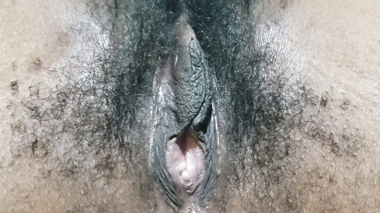 Hot Hairy MILF Pussy Close Up With Seductive Amateur Energy