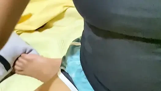 Tetanggaku yang sudah menikah berhubungan seks denganku saat suaminya pergi!