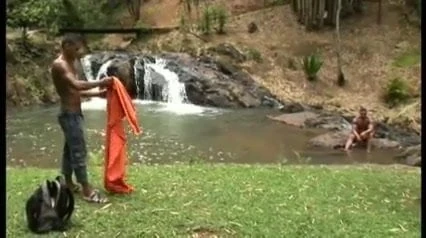 Naik di air terjun