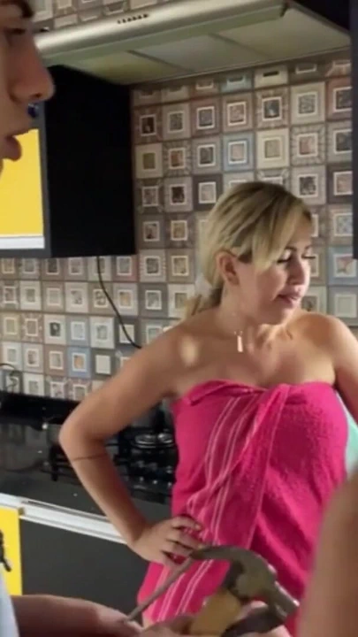 淫荡女仆抓住老板操消防队员 |剪辑 1