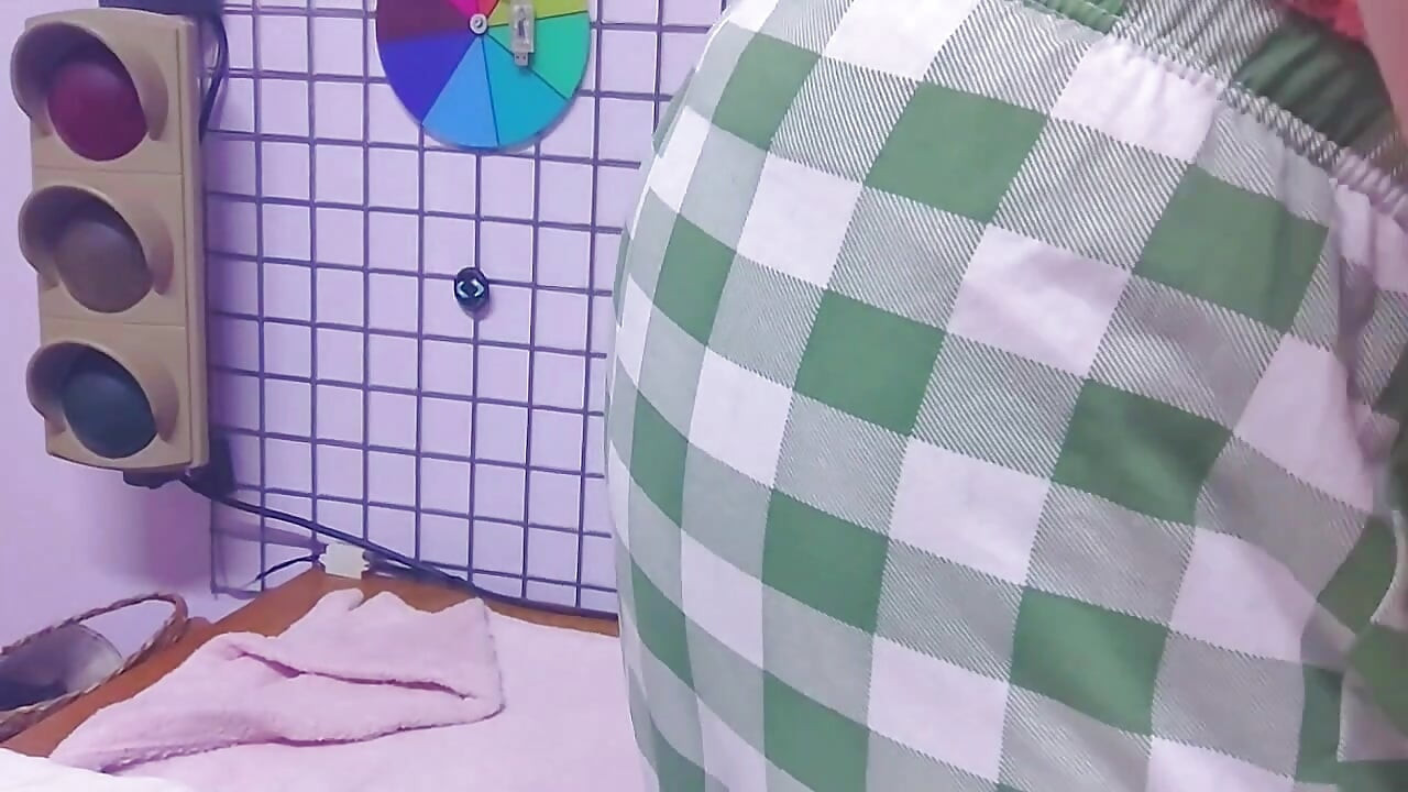אחותי החורגת האלמנה מחפשת לעצמה בעל