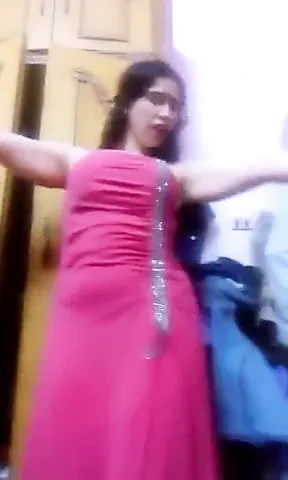 सीरियाई हॉट गर्ल डांस करती हुई व्हाट्सएप 04