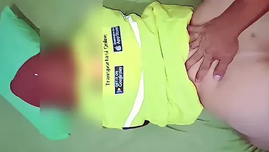 Ojol wanita!! Perjuangan DRIVER ojol wanita mencari cicilan kredit mau di entot full gaya doggy demi mendapat rating bintang 5 & uang tip