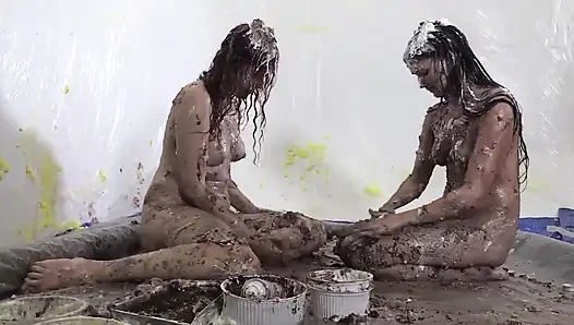Charlie & Pixiee Cakes Sploshing