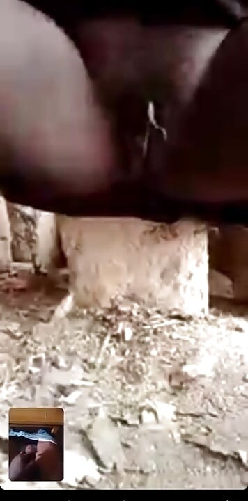 긴 라비아와 큰 보지를 가진 늙은 여자 Hadzabe 부족