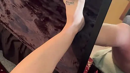 Bonewizzard ngentot istri penurut, dia minta di-fingering dan dientot kontol besar