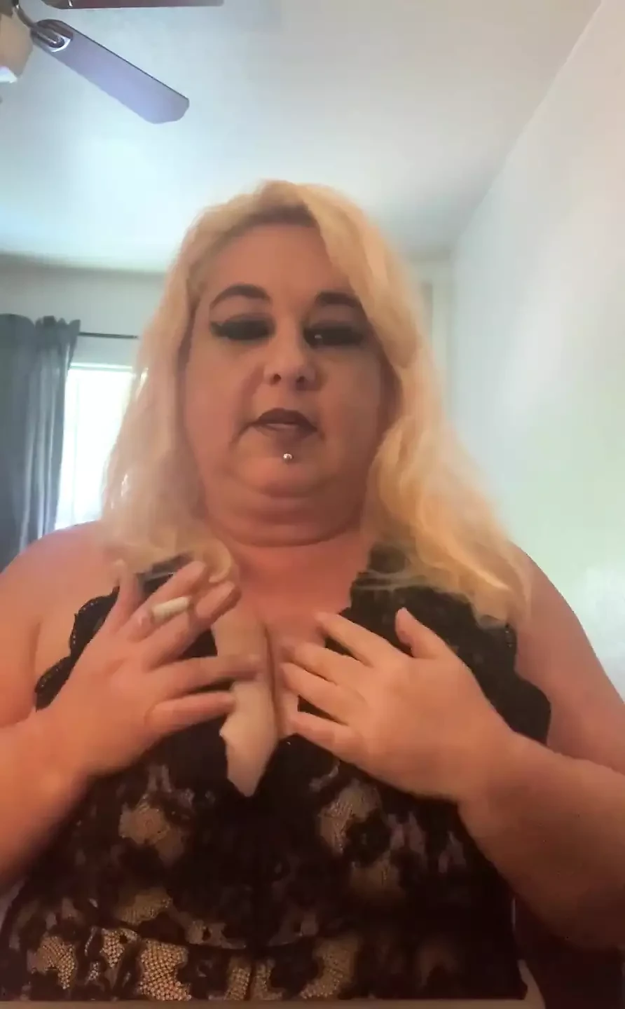 Tomando un descanso de humo pero las chicas quieren ser gratis !!