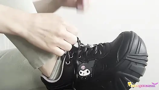 Küçük terli tabanlar spor salonundan sonra ve ayaklarıma takıntılı bir erkek arkadaş