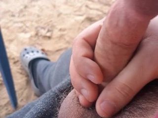 Garoto adolescente alemão se masturba ao ar livre