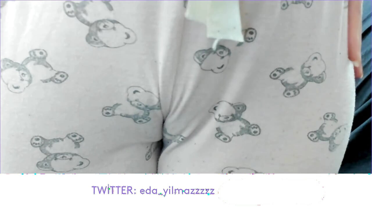 CAMELTOE- MASTURBATE WITH PAJAMA- RUBBING PUSSY WITH PAJAMA