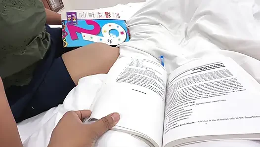 Persiapan ujian sama saudara tiriku di musim panas yang panas