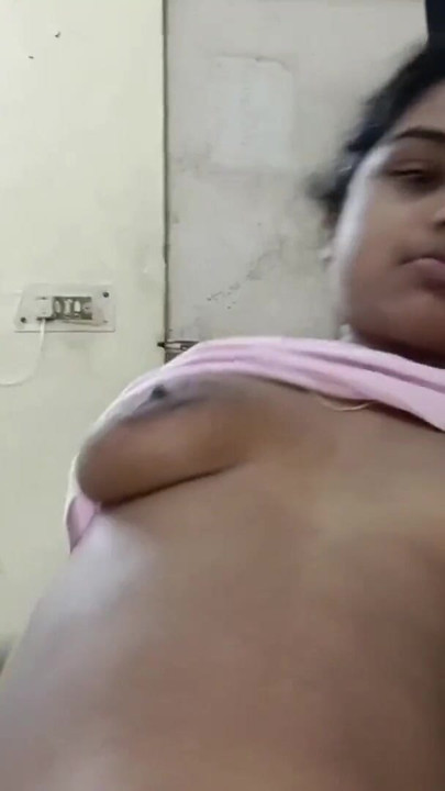 Az indiai desi feleség pofonokkal és BJ-vel nagyobbá teszi a férje farkát, a cowgirl baszás túlcsordult | 1. klip