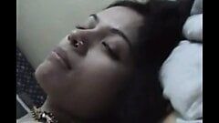 Selbstgedrehter Desi-Porno von reifem Paar