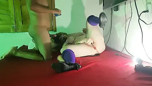 Baru ketika dia bangun, tongkat itu tersangkut.