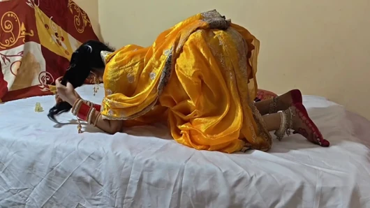 Seorang istri menikmati kehidupan pernikahannya dengan suaminya.
