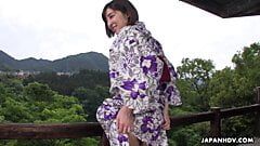 A senhora de quimono japonesa runa hagawa fez sexo sem censura