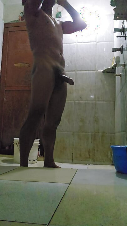 ฉันทําวิดีโอให้คุณอาบน้ําด้วยควยใหญ่ของฉัน